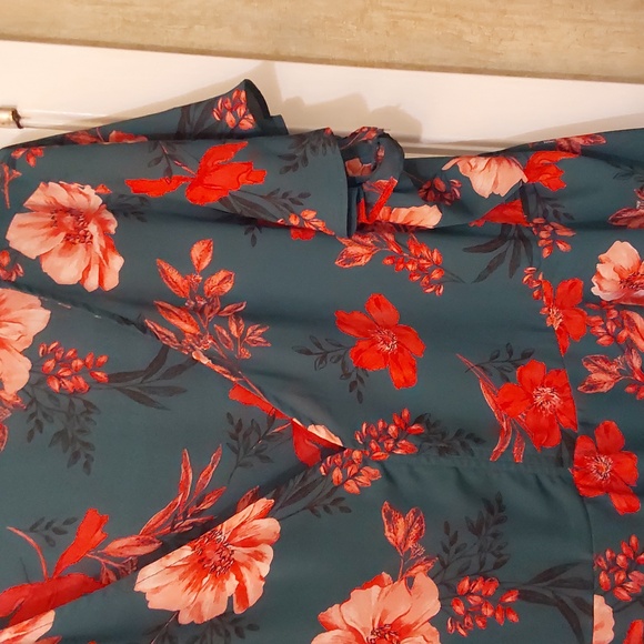 Torrid Floral blouse - Picture 3 of 5